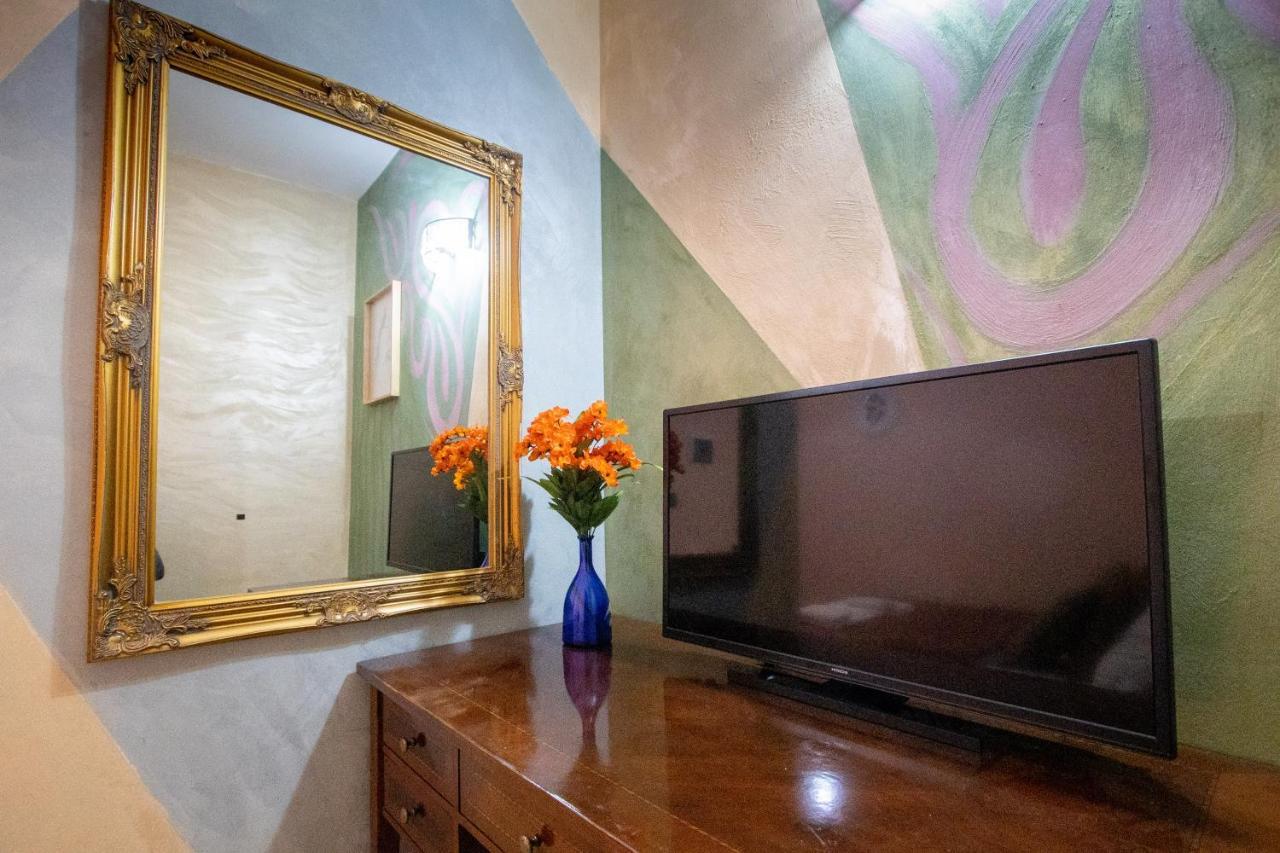 B&B Colorful Suite Yard Rome Exterior photo