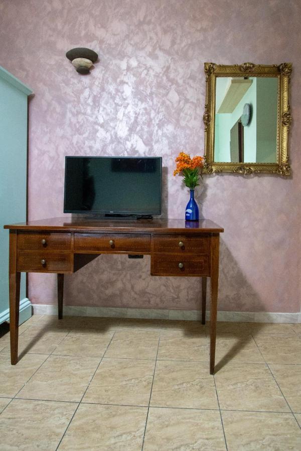 B&B Colorful Suite Yard Rome Exterior photo