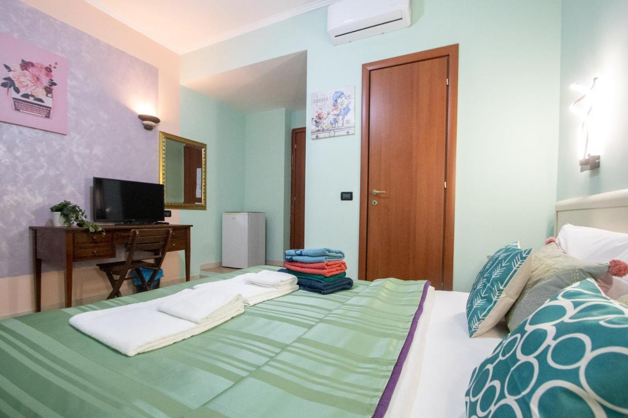 B&B Colorful Suite Yard Rome Exterior photo