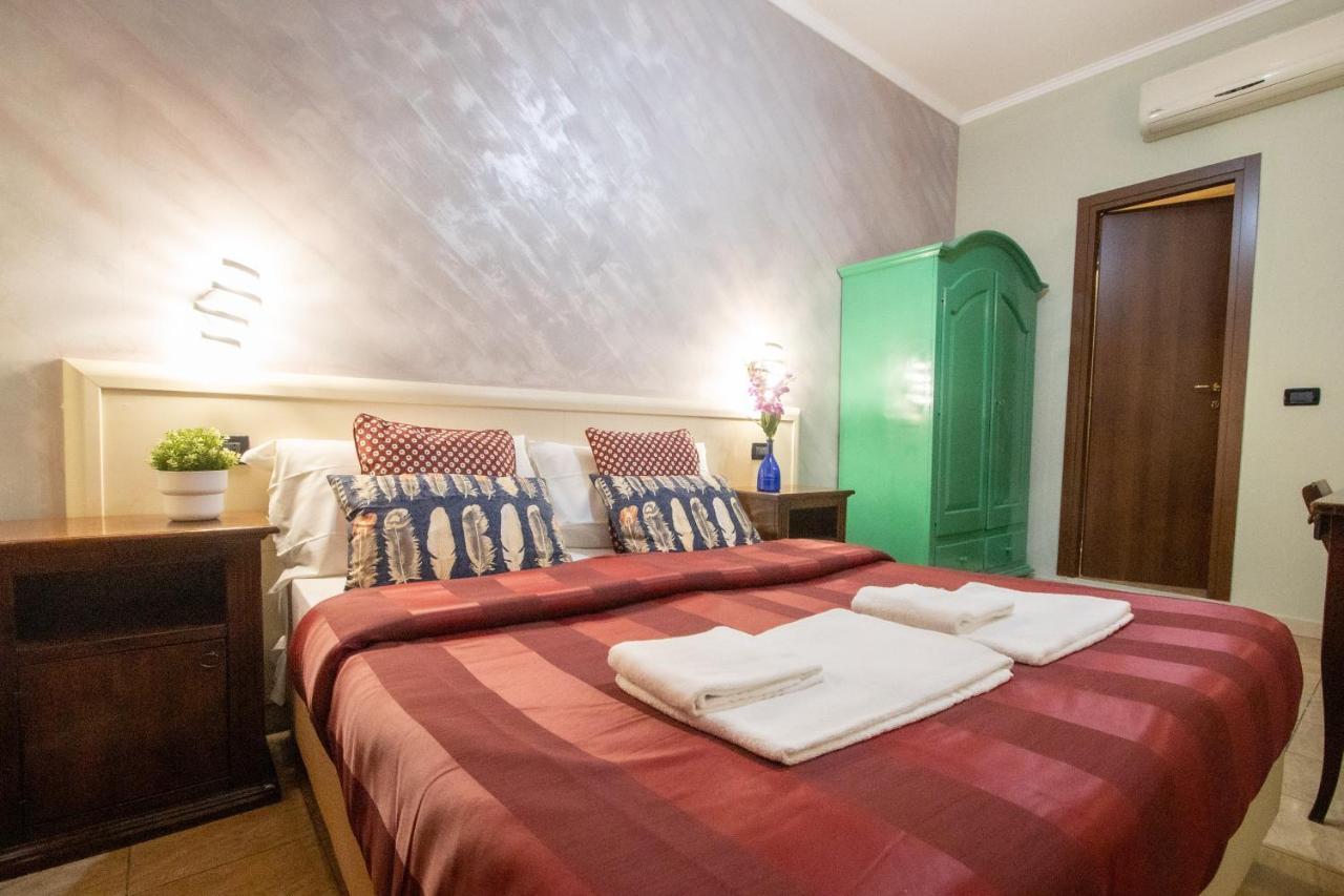 B&B Colorful Suite Yard Rome Exterior photo